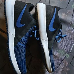 Mens NIKE tennis shoes size 12